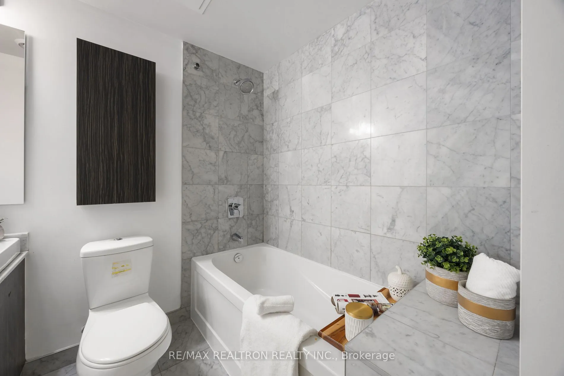 14 York St, #2704
