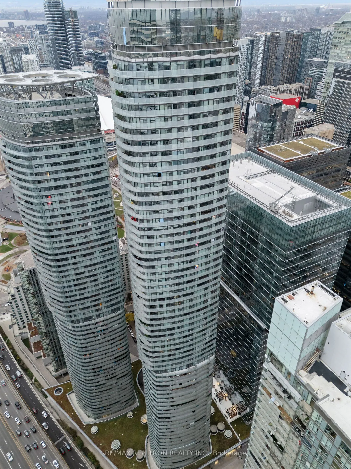 14 York St, #2704