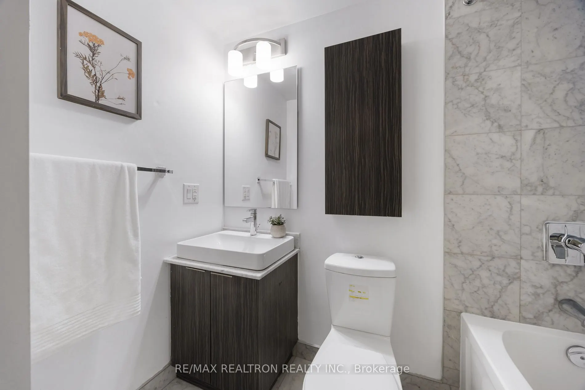 14 York St, #2704