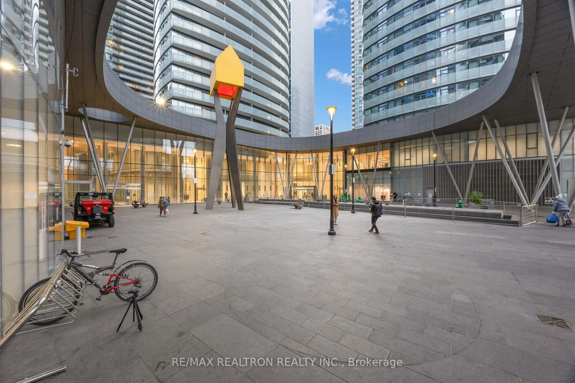 14 York St, #2704