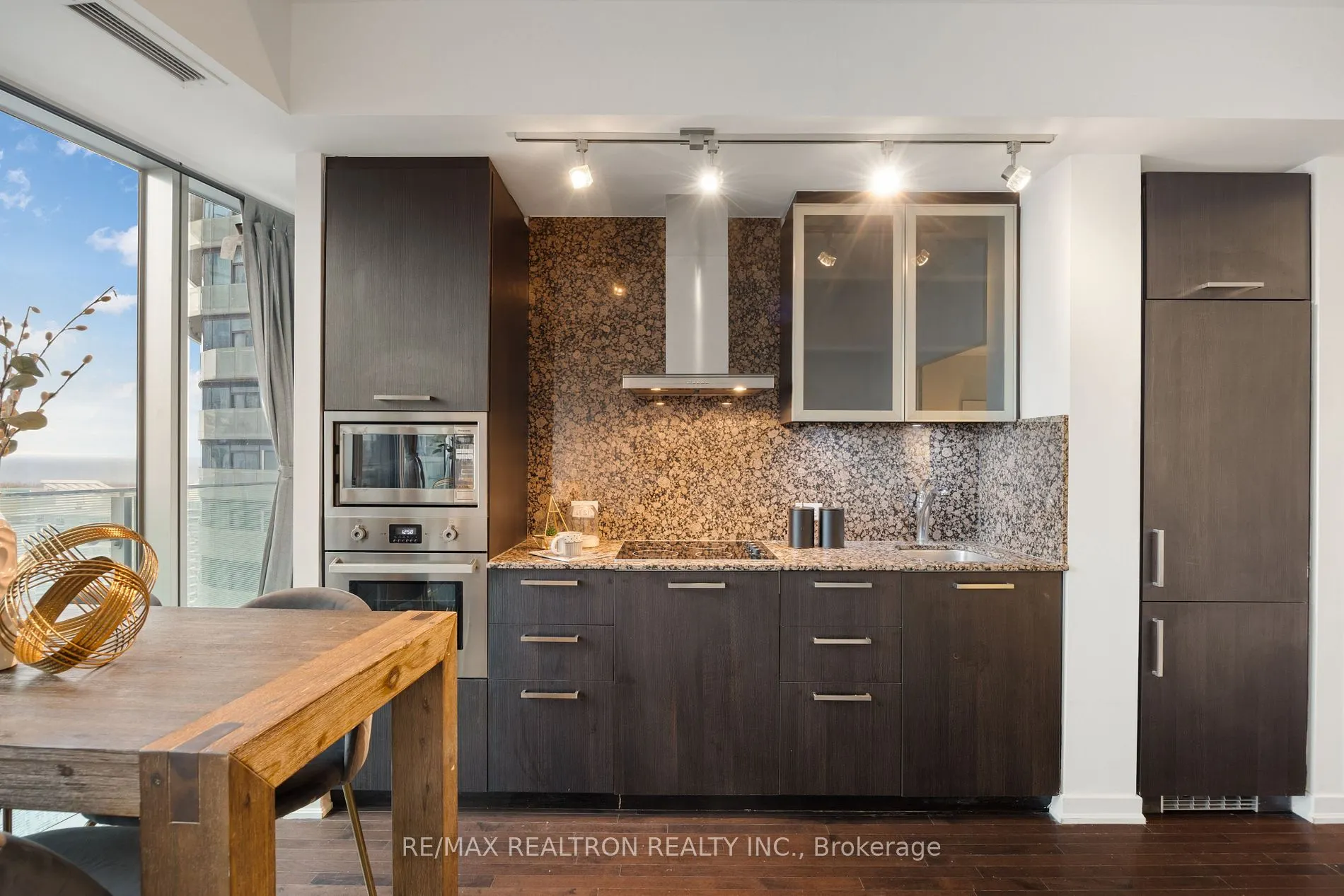 14 York St, #2704
