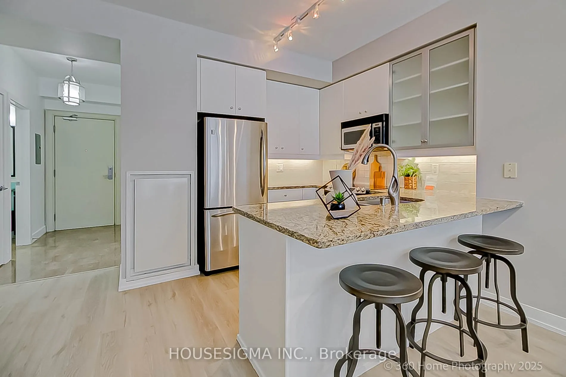 438 King St W, #512