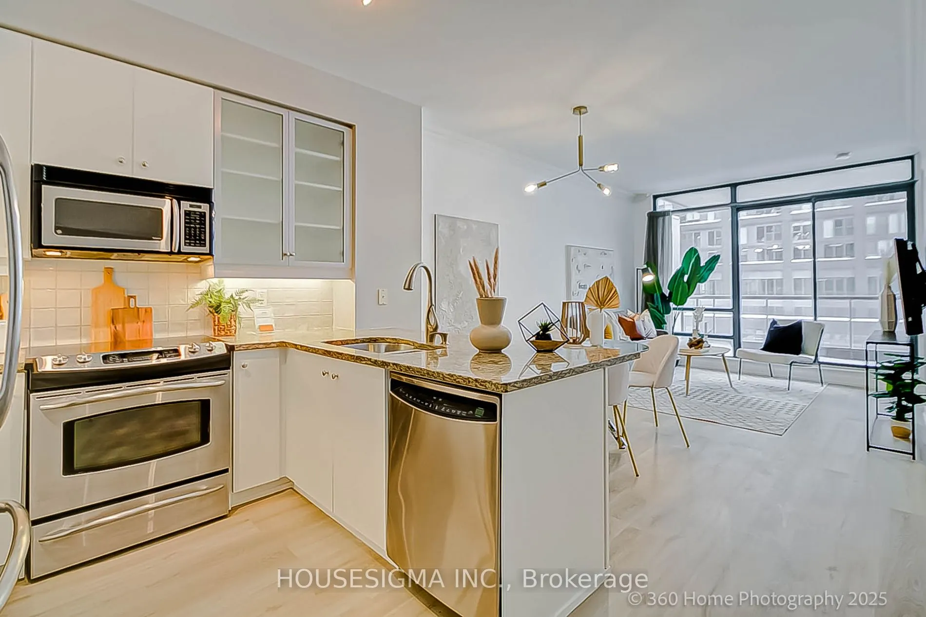 438 King St W, #512