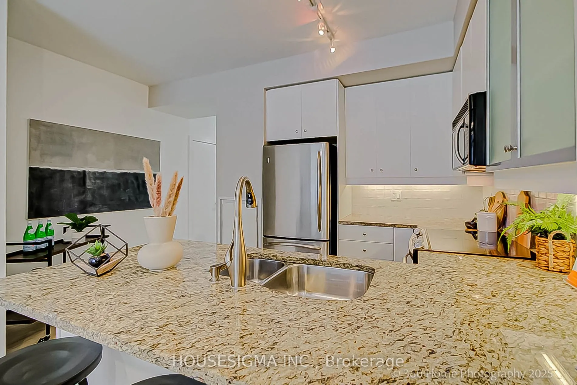 438 King St W, #512