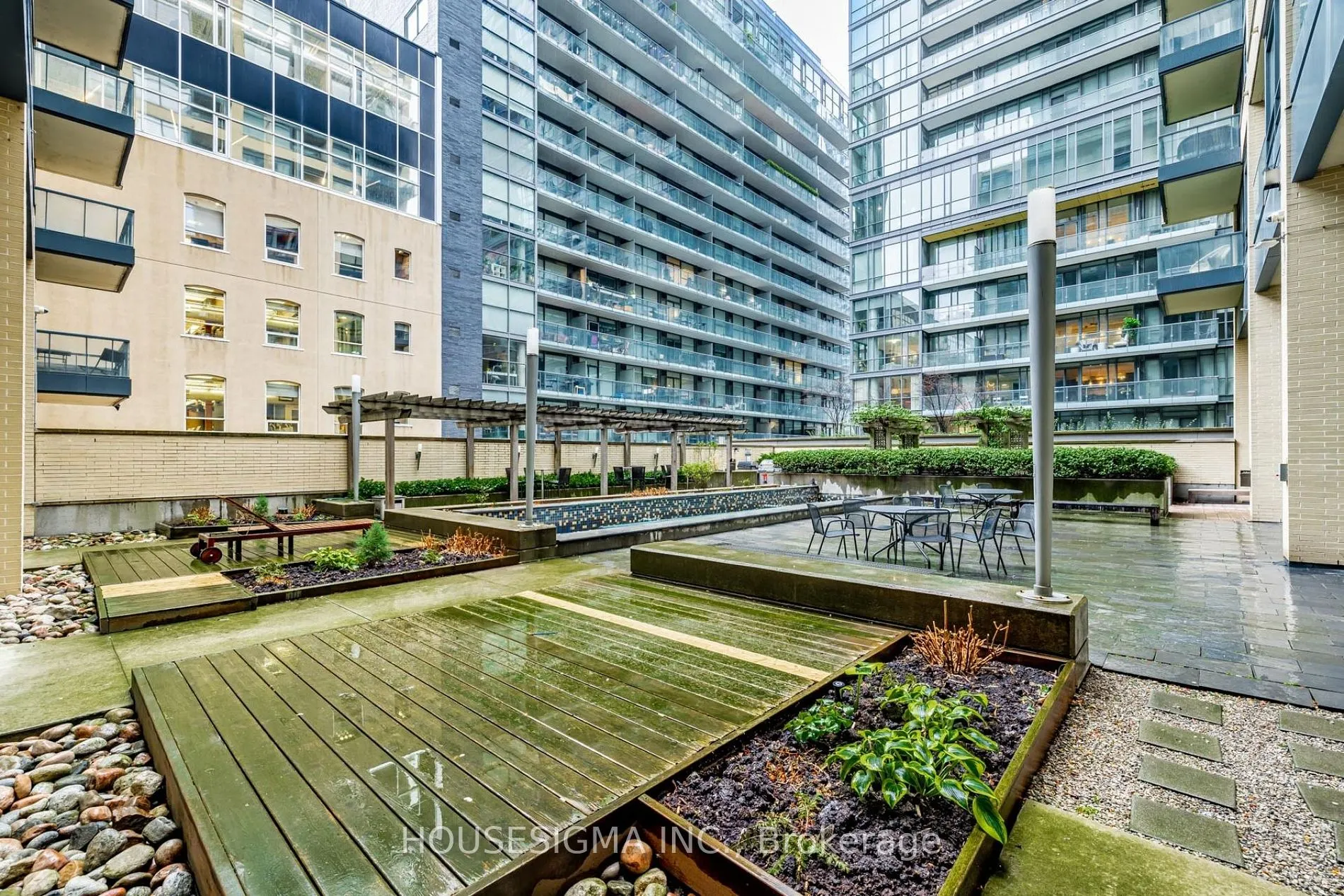 438 King St W, #512