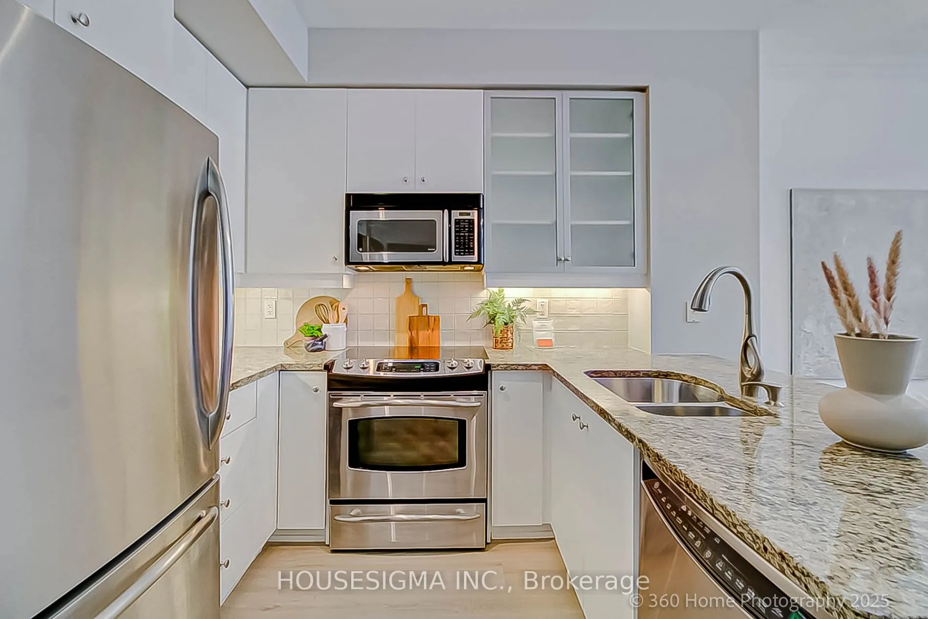 438 King St W, #512