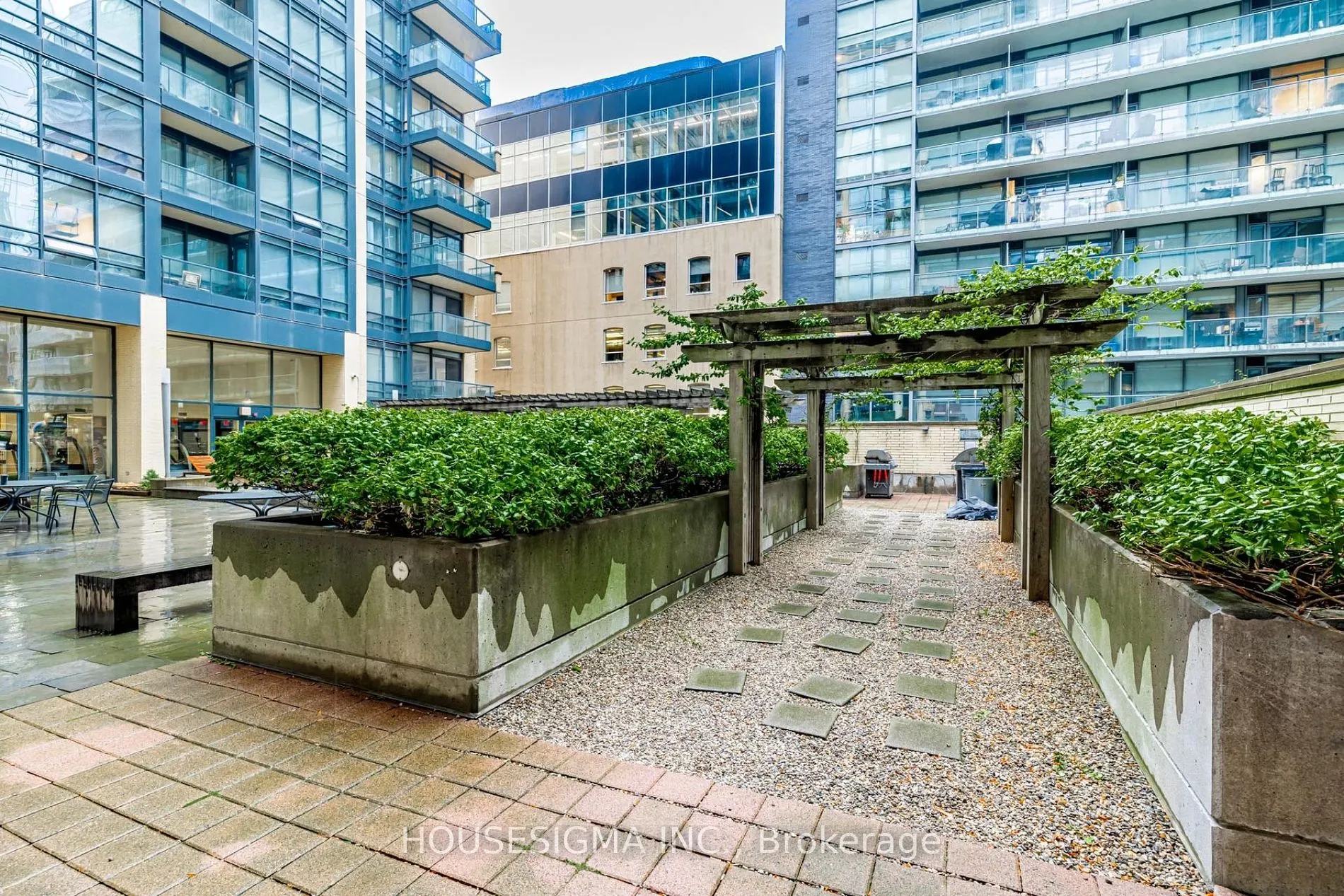 438 King St W, #512