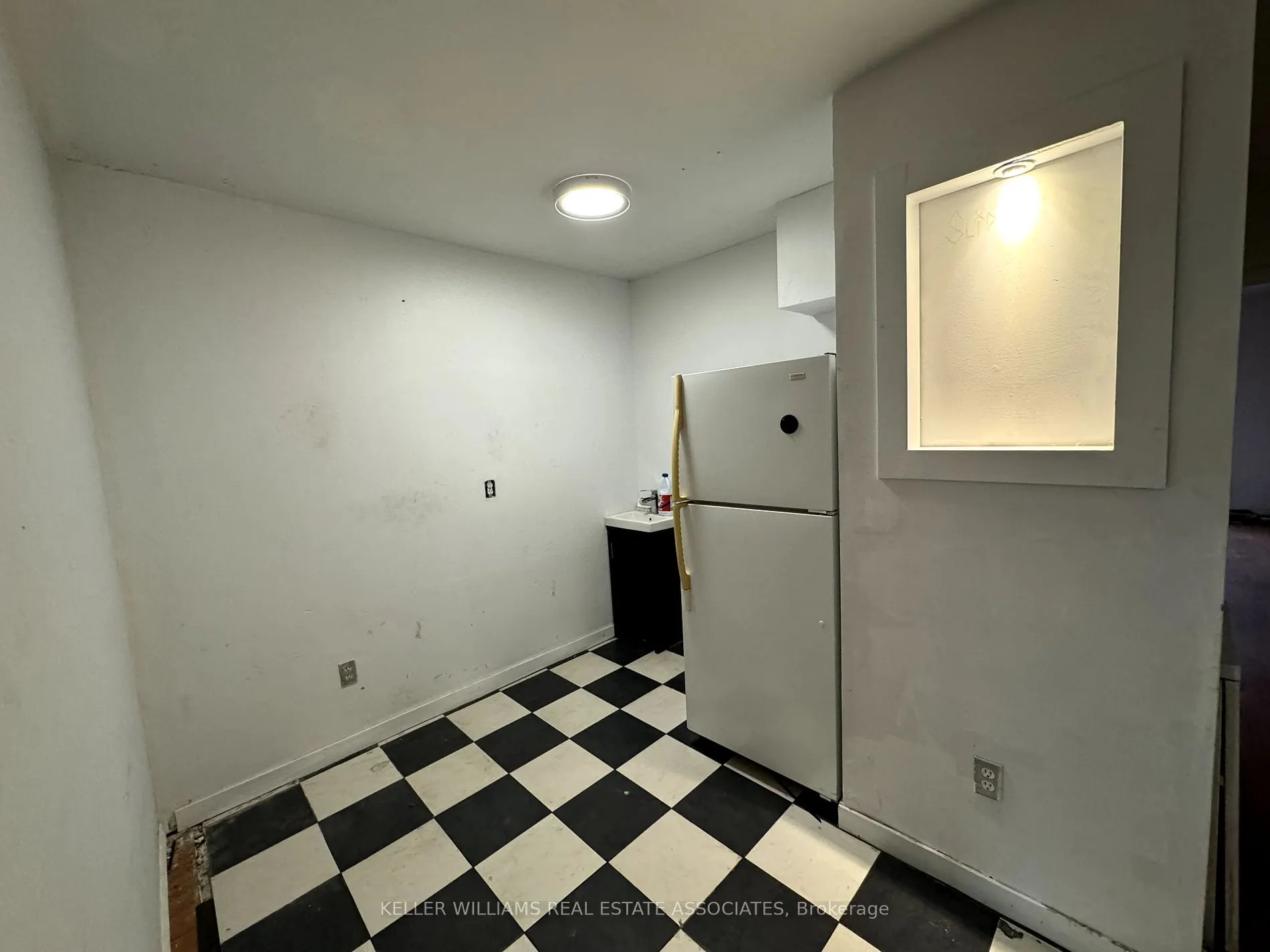 452 Queen Street W, #Third floor