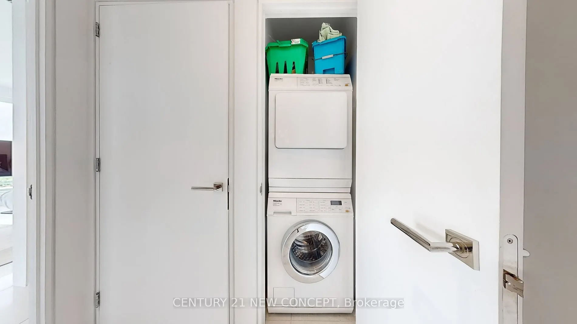 1 Watergarden Way N, #501