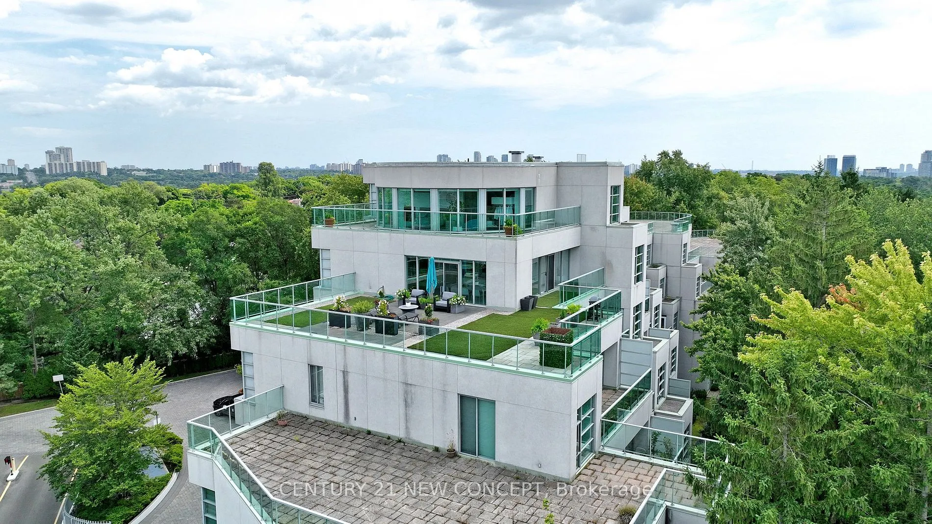 1 Watergarden Way N, #501