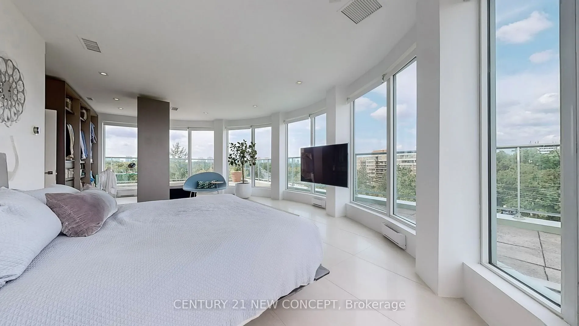 1 Watergarden Way N, #501
