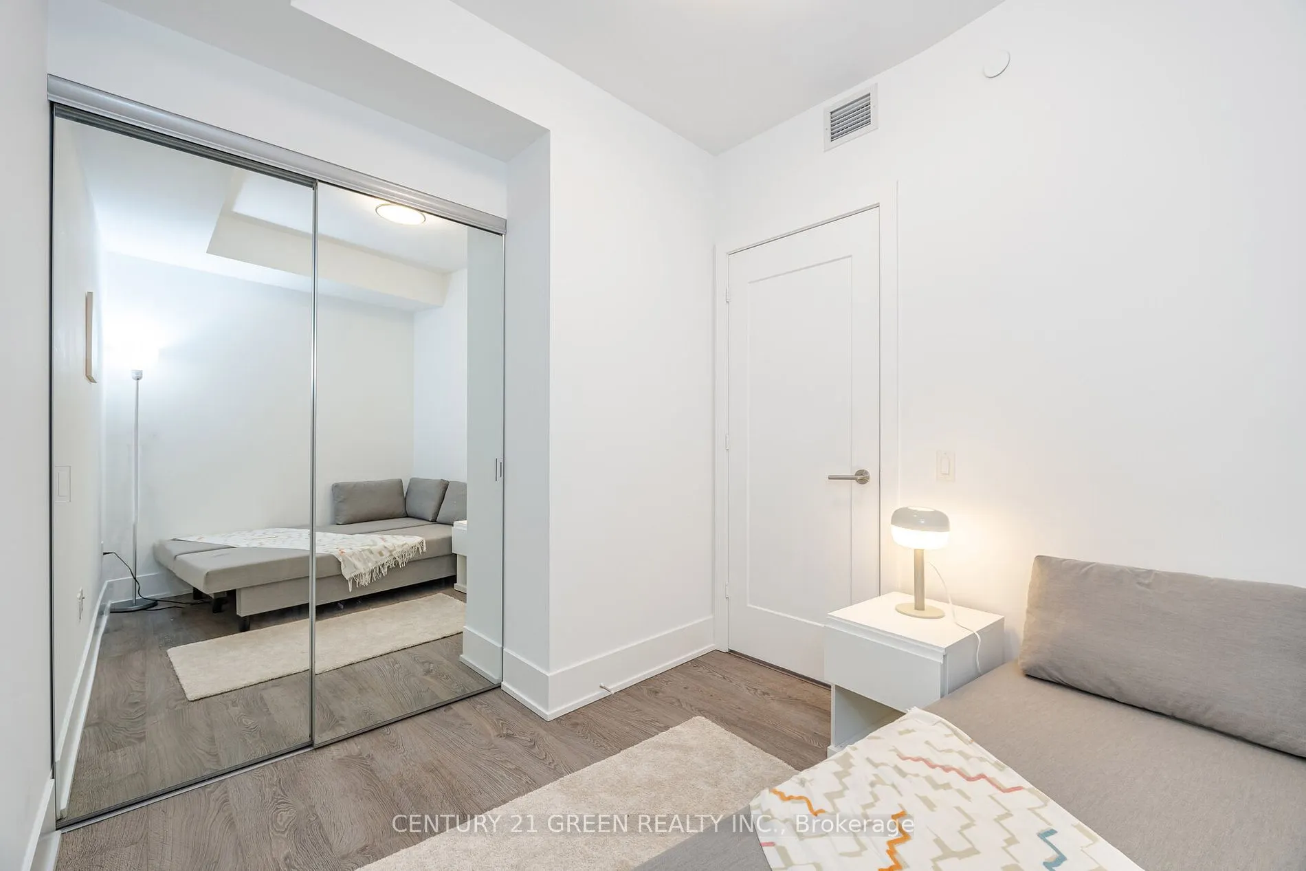 10 York St, #5502