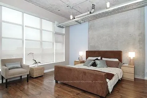261 King St E, #408