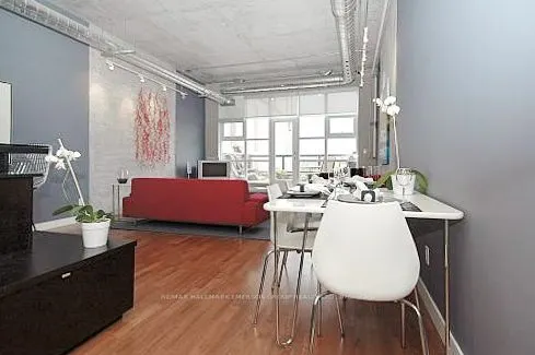 261 King St E, #408