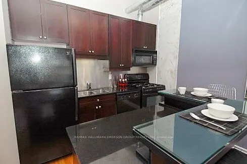 261 King St E, #408