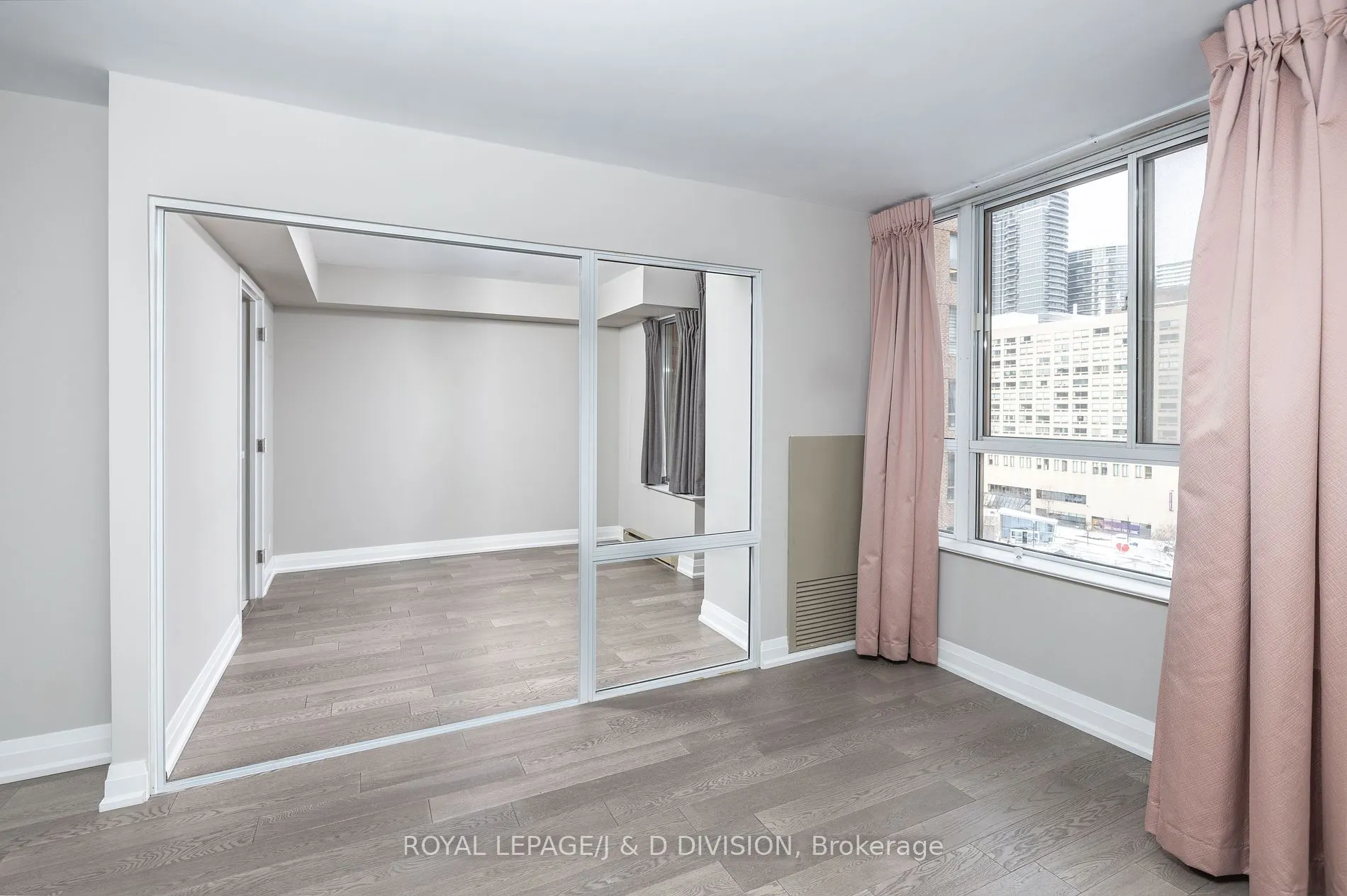 717 Bay Street, #1004