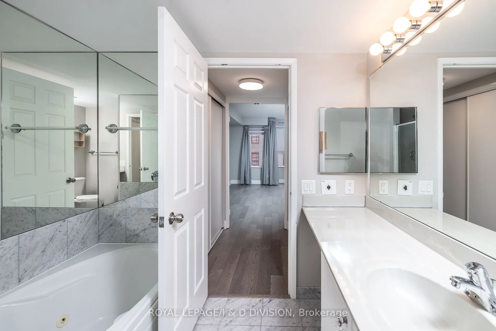 717 Bay Street, #1004