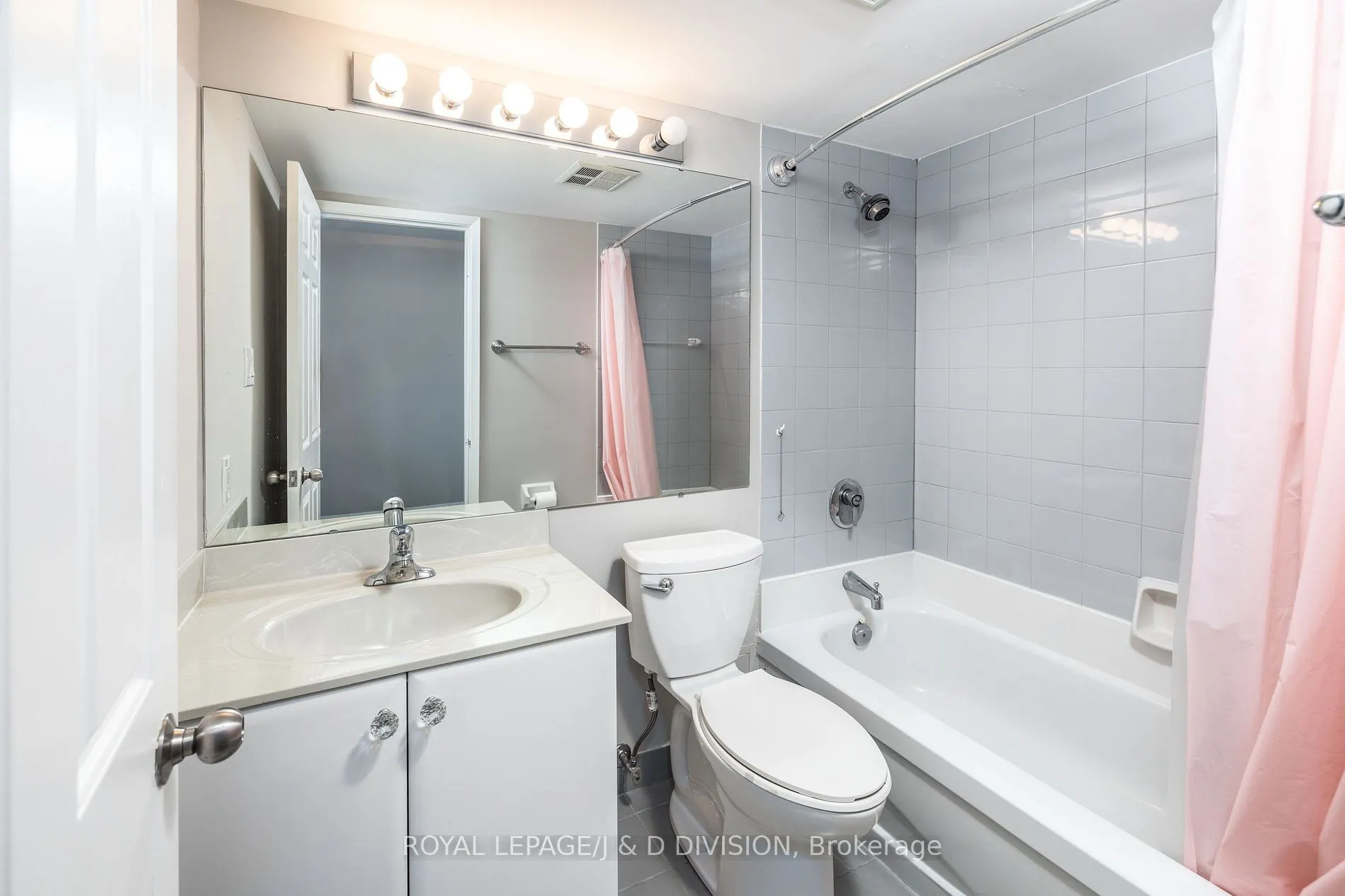 717 Bay Street, #1004