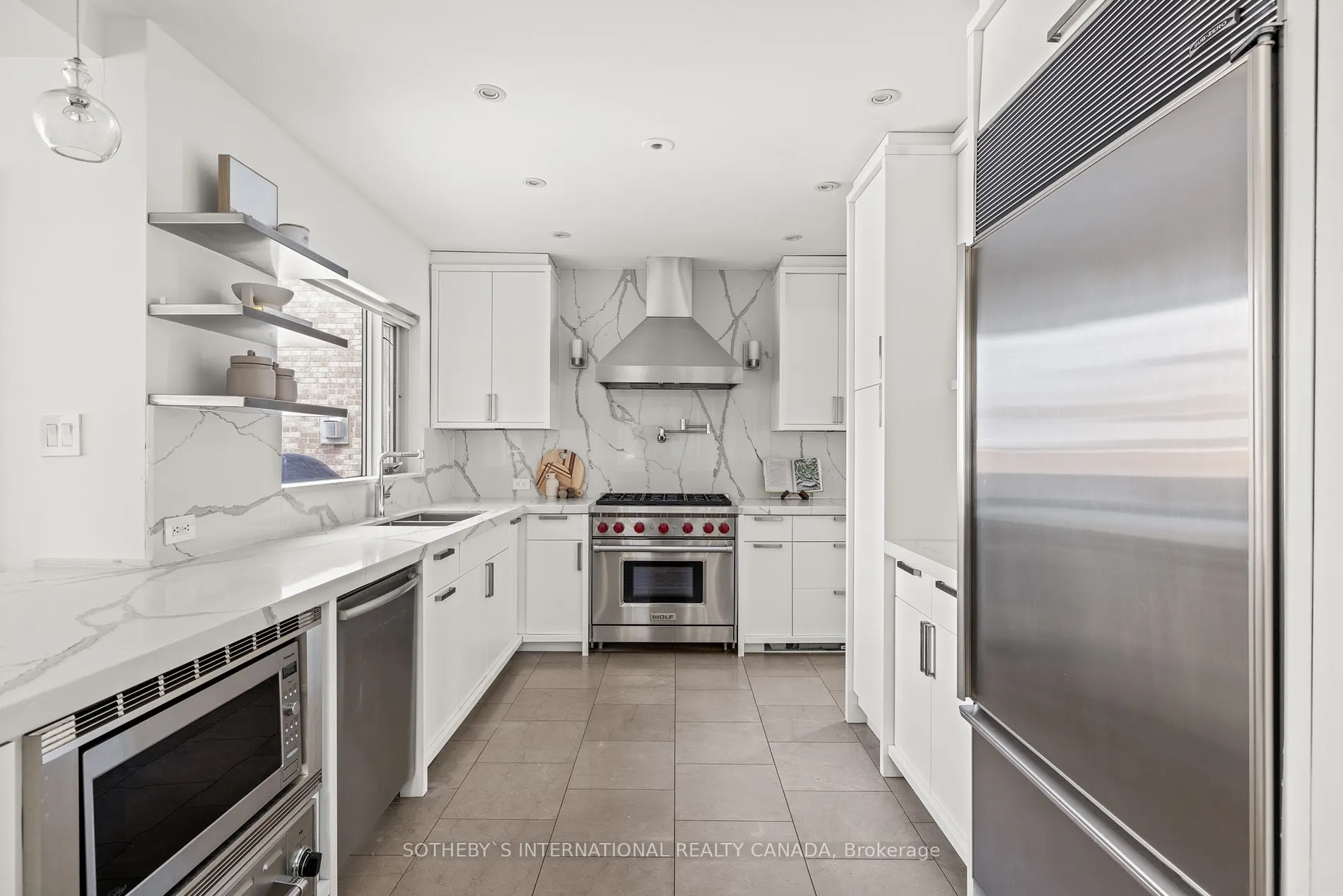 208 Hillhurst Blvd