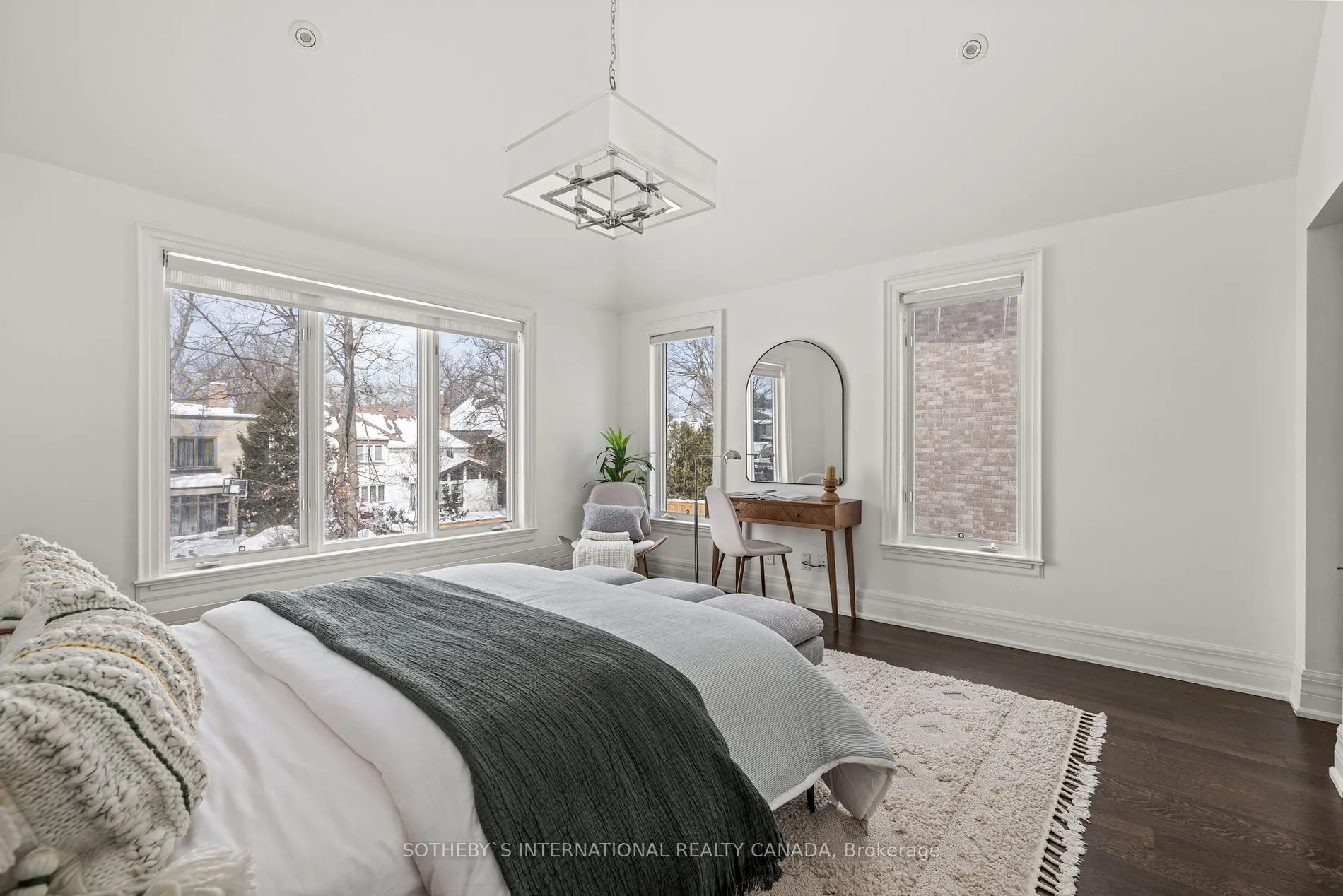 208 Hillhurst Blvd