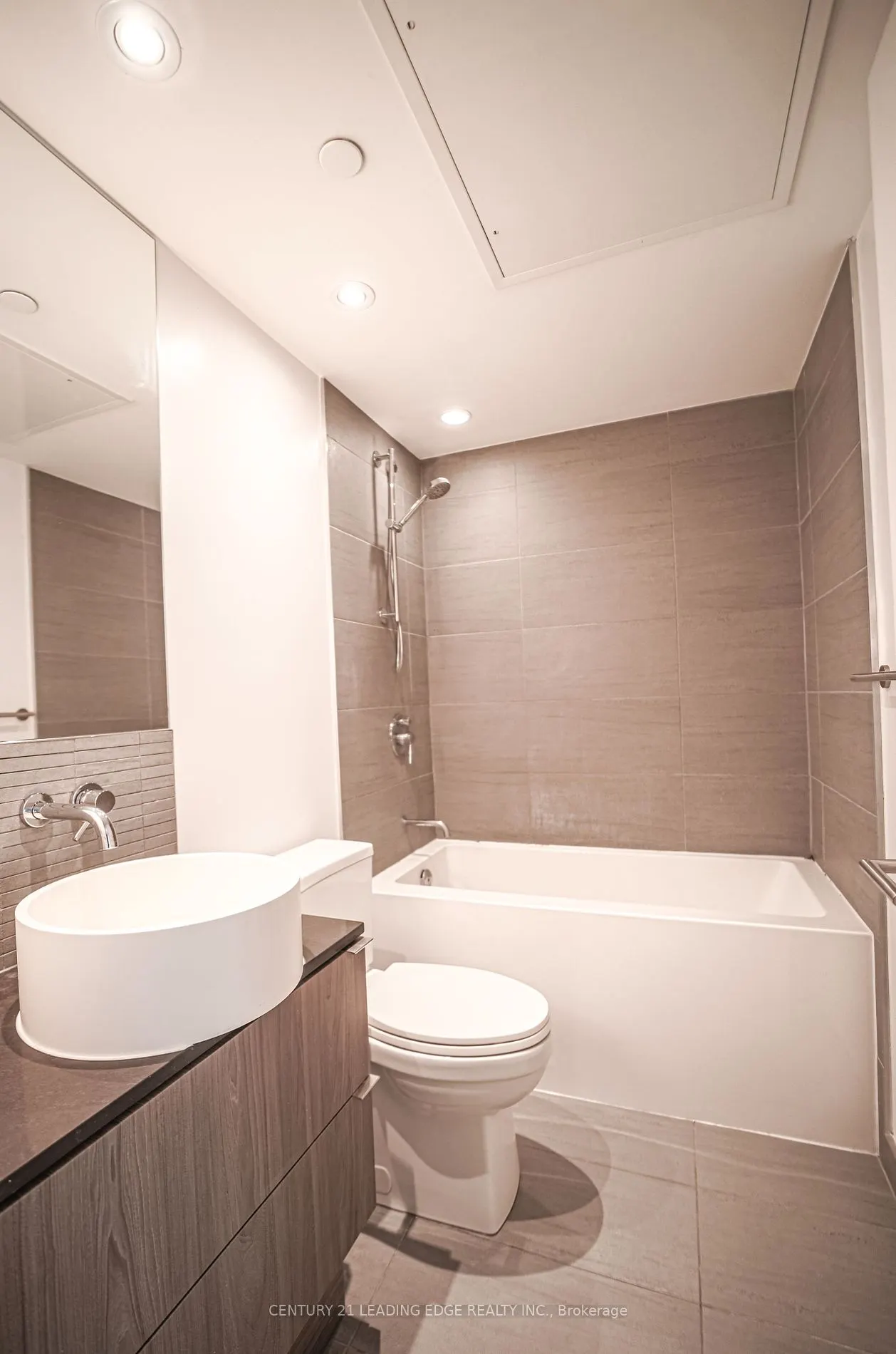 161 Roehampton Avenue, #223