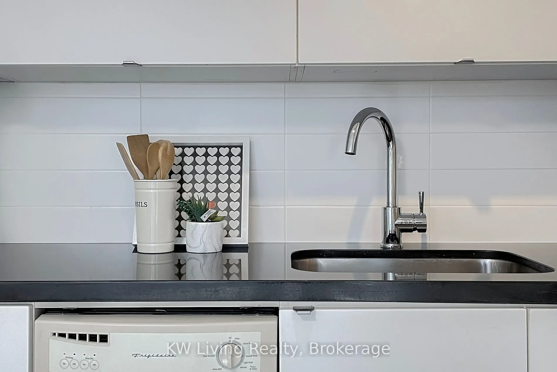 21 Nelson St, #605