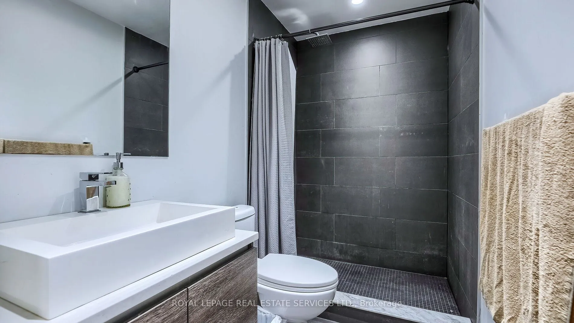 111 Bathurst Street, #1301