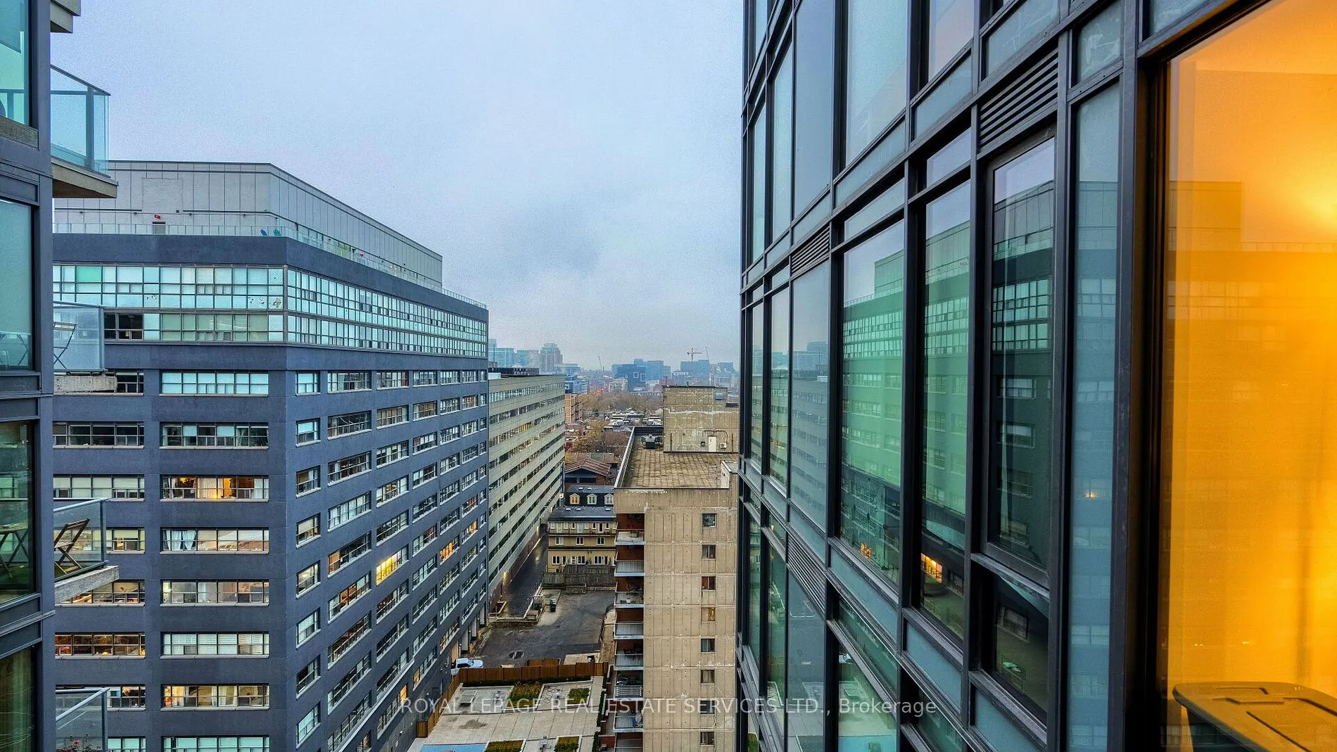 111 Bathurst Street, #1301