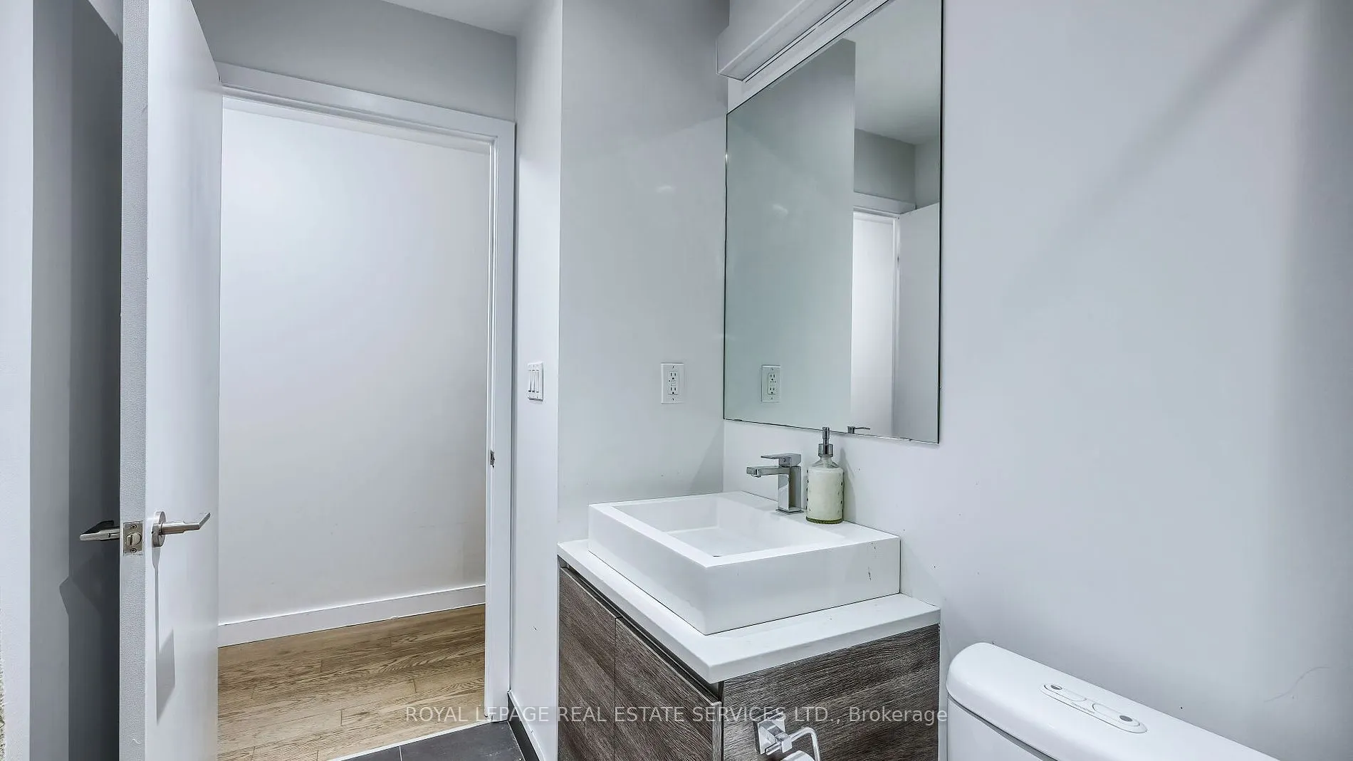 111 Bathurst Street, #1301