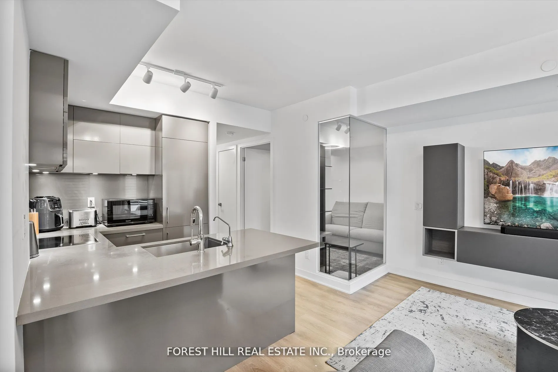 188 Cumberland Street, #604