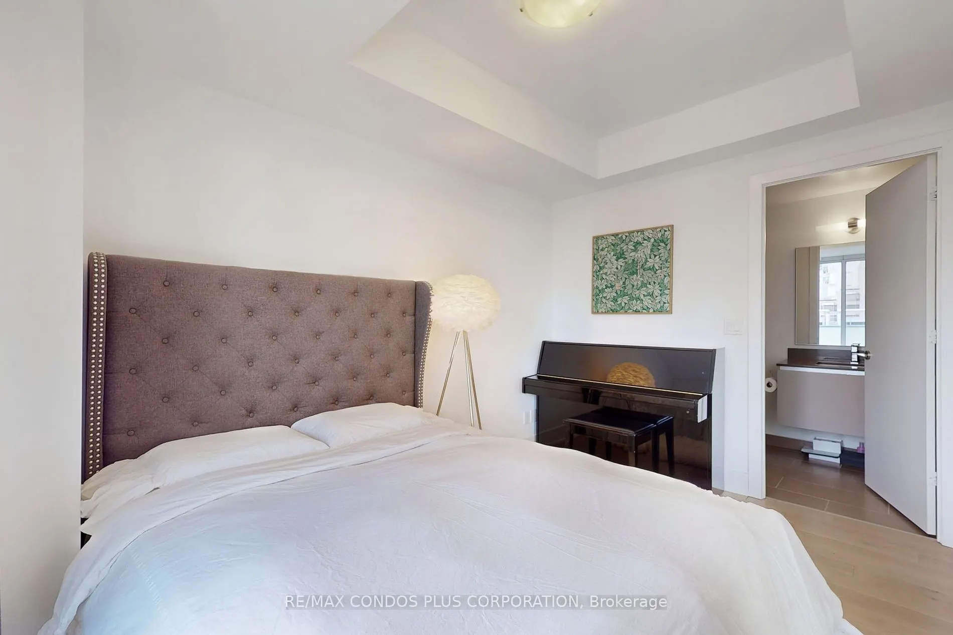 200 Bloor Street W, #2105