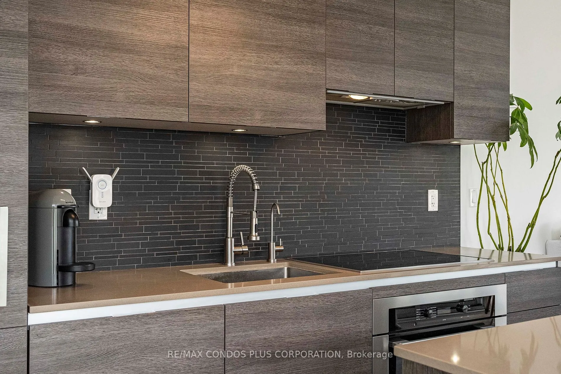 200 Bloor Street W, #2105