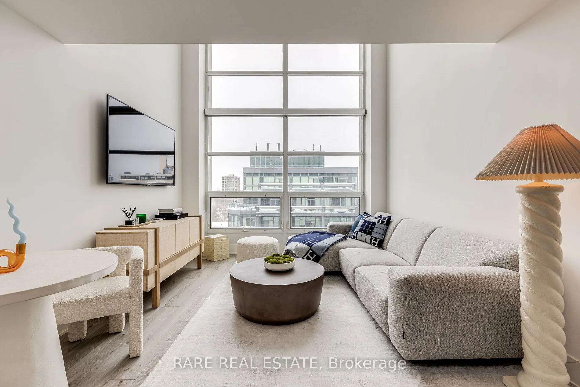 111 St. Clair Avenue W, #904