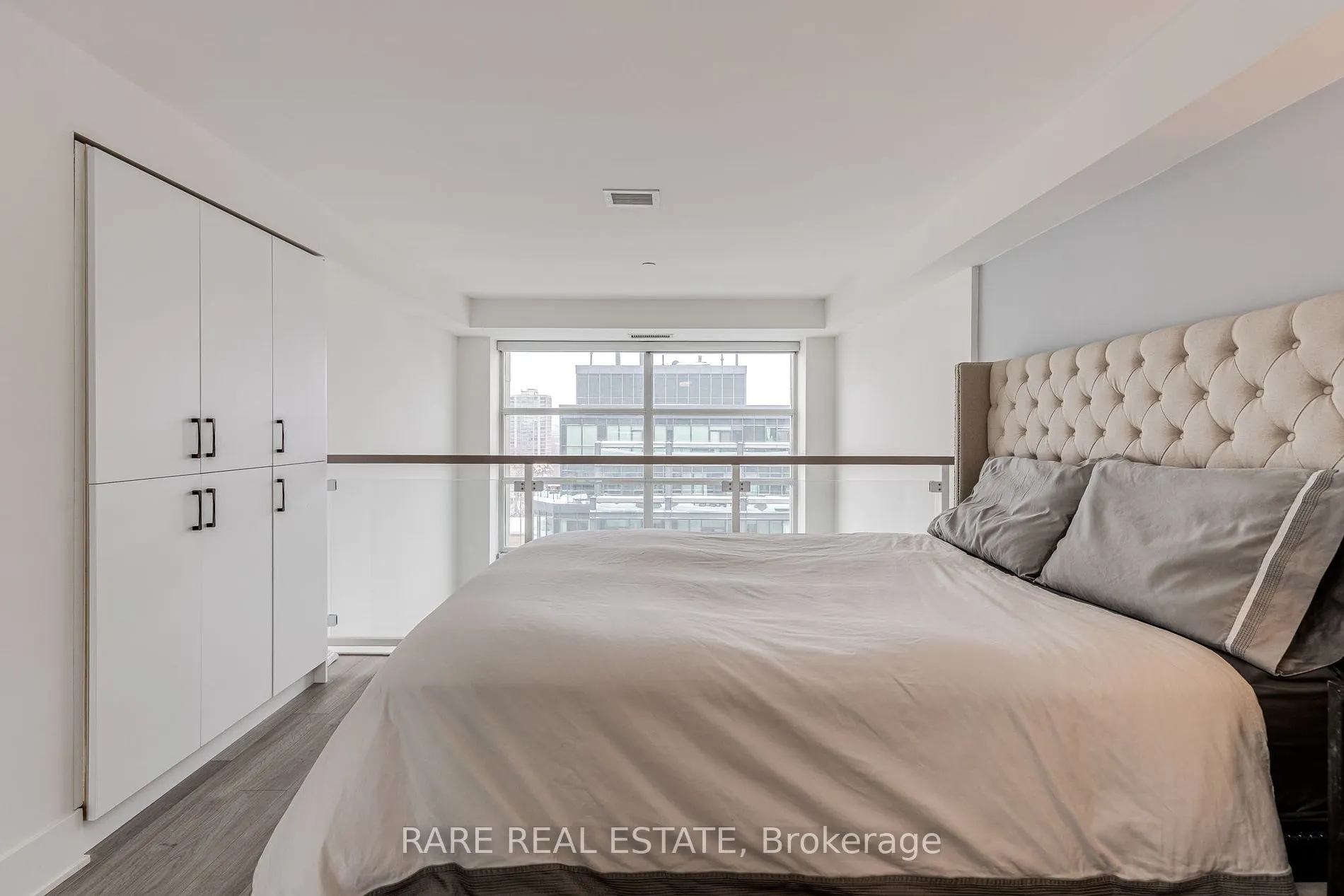 111 St. Clair Avenue W, #904