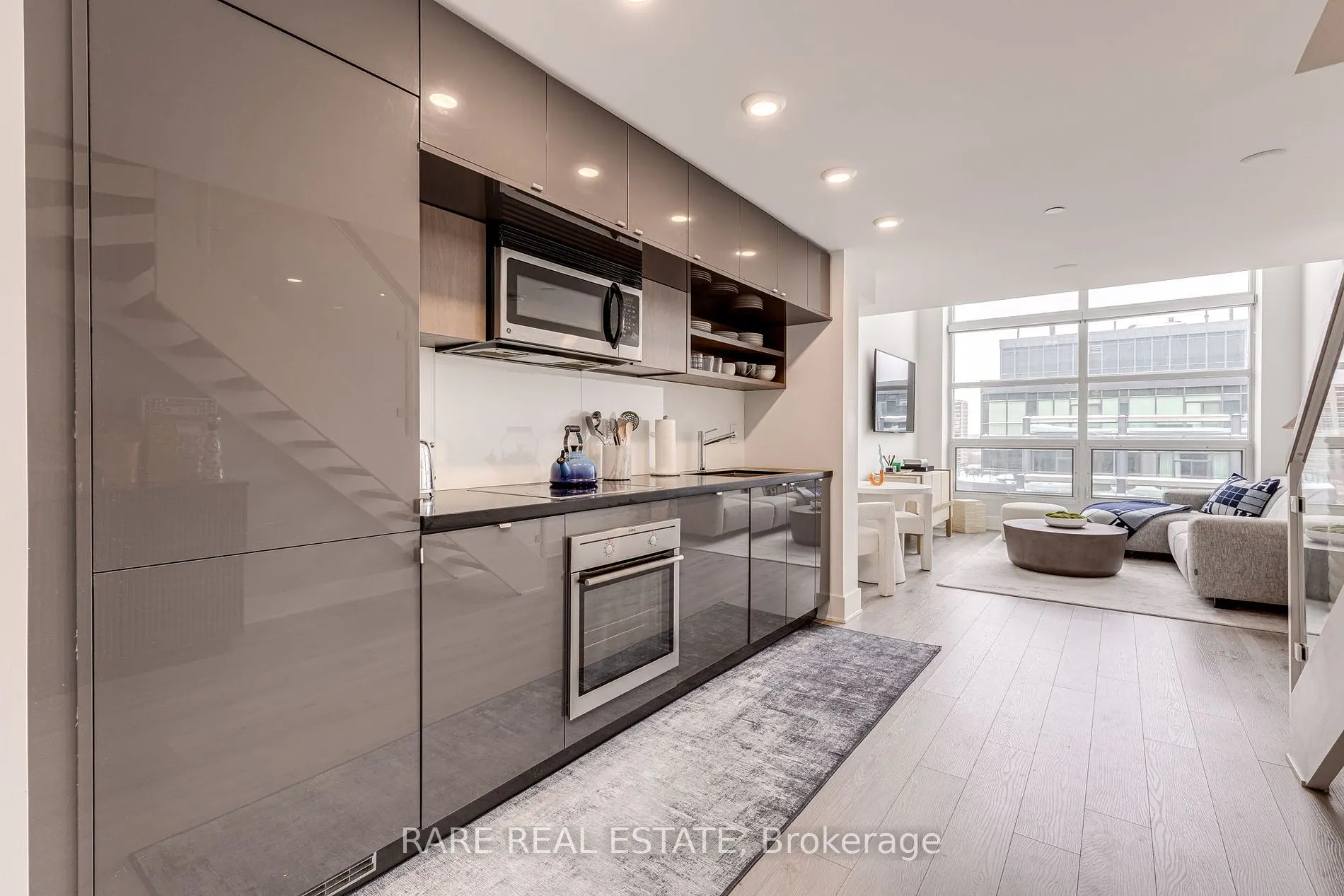 111 St. Clair Avenue W, #904