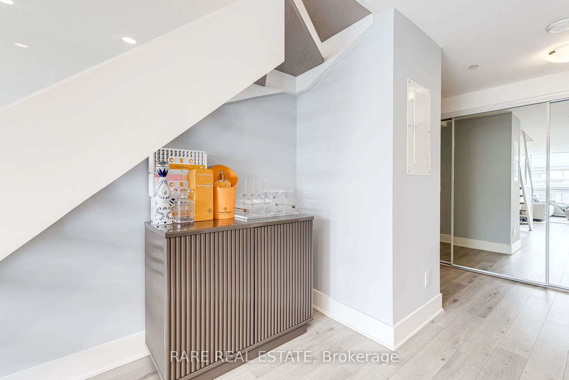 111 St. Clair Avenue W, #904
