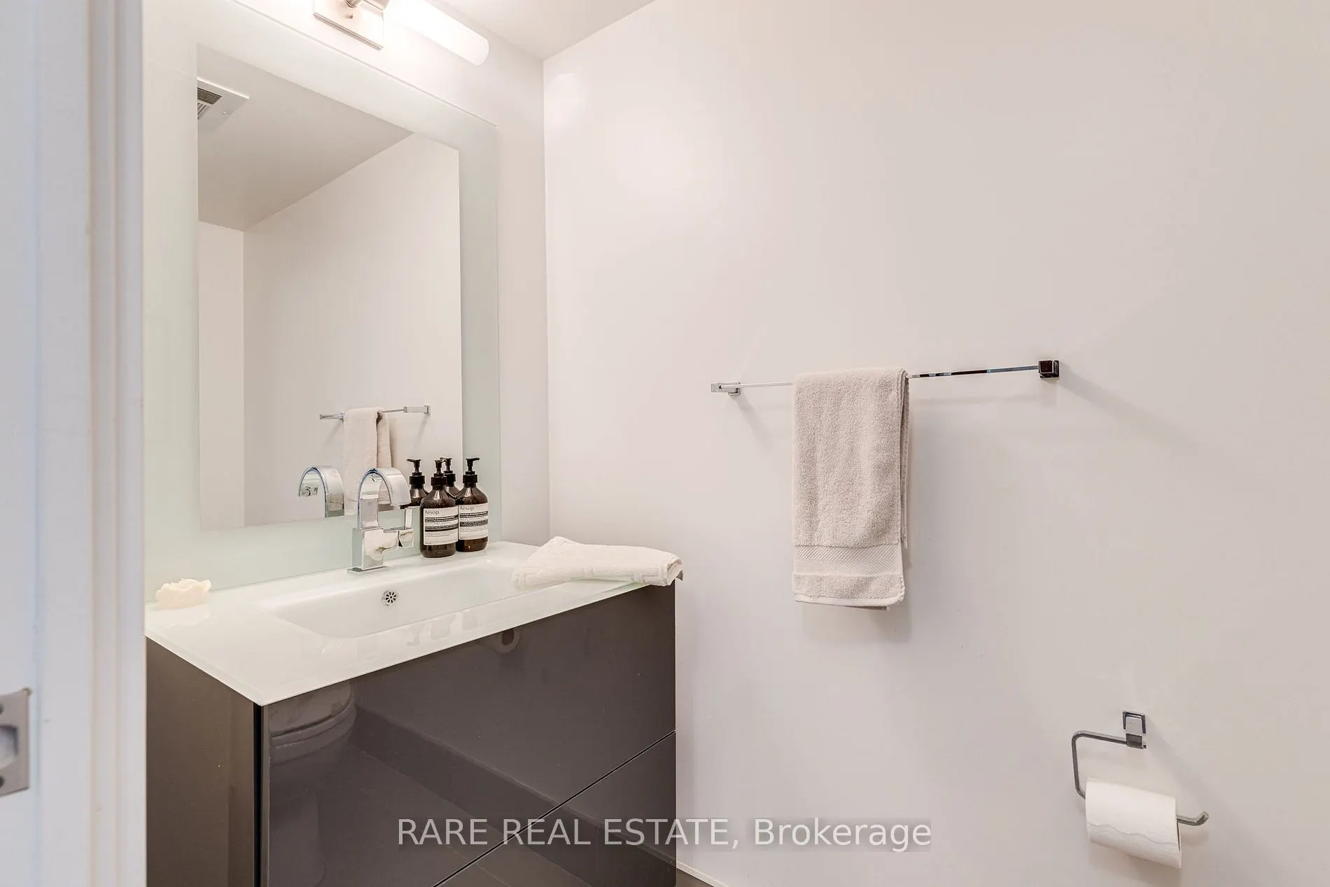 111 St. Clair Avenue W, #904