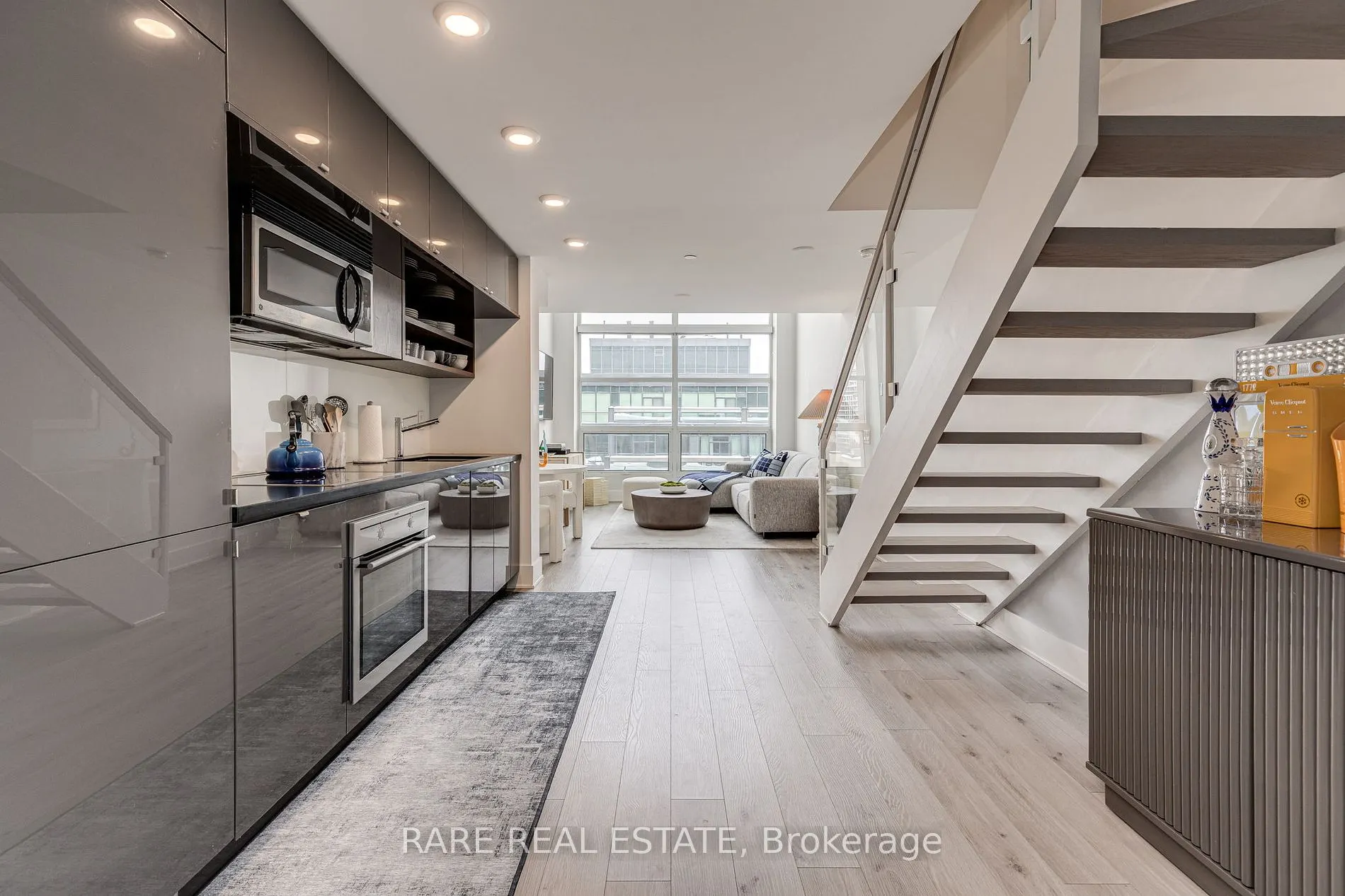 111 St. Clair Avenue W, #904