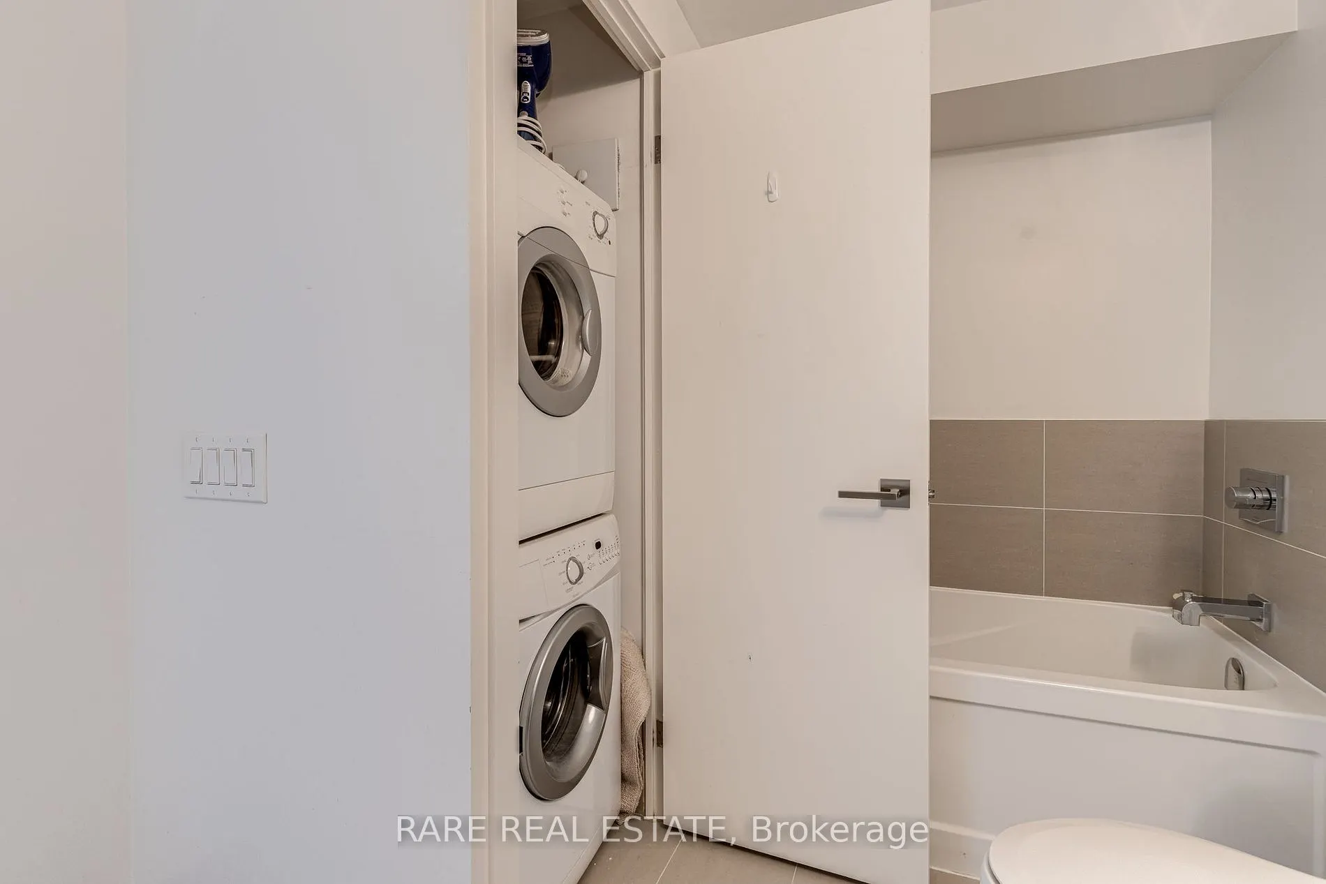 111 St. Clair Avenue W, #904