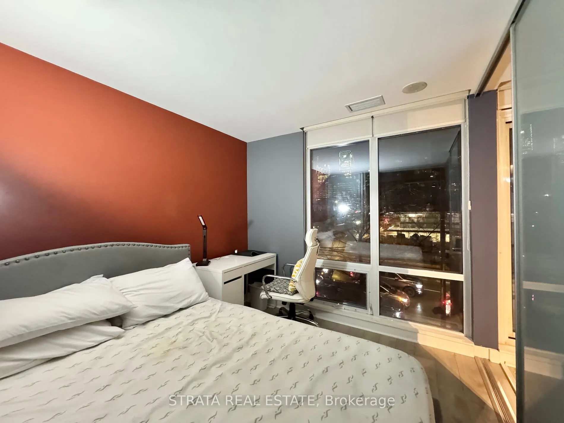 4K Spadina Ave, #206