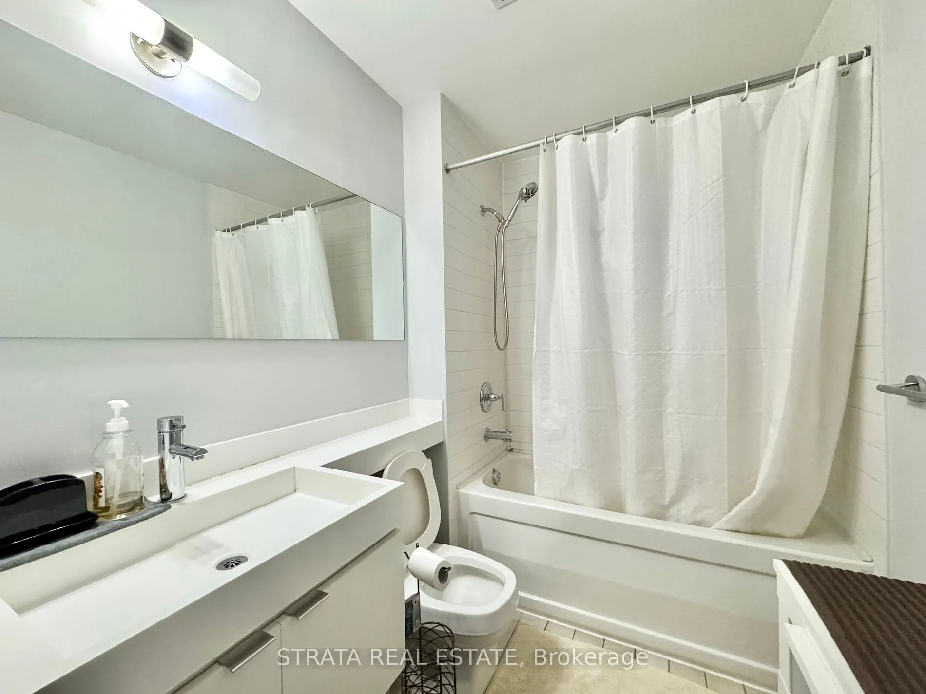 4K Spadina Ave, #206