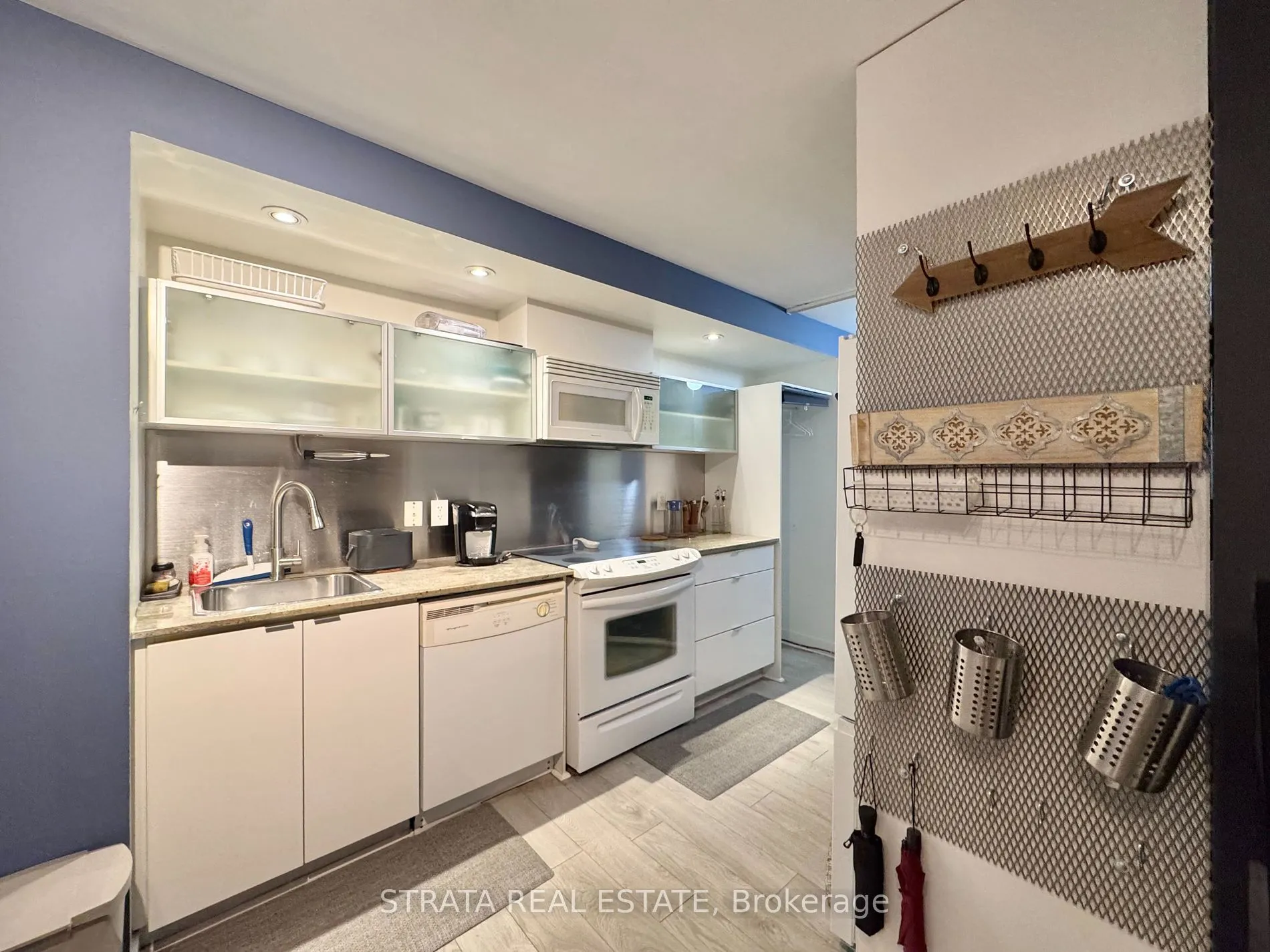 4K Spadina Ave, #206