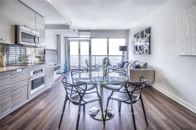 210 Simcoe Street, #1804