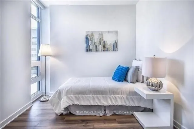 210 Simcoe Street, #1804