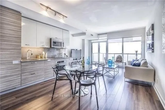 210 Simcoe Street, #1804