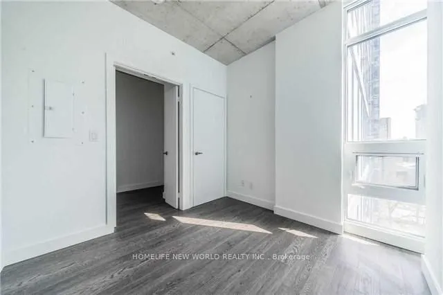 210 Simcoe Street, #1804