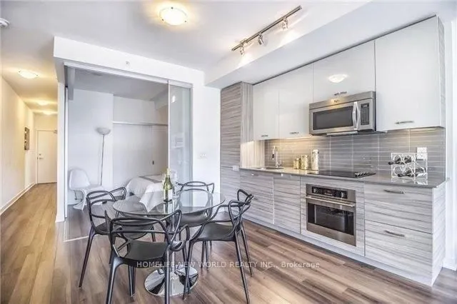 210 Simcoe Street, #1804