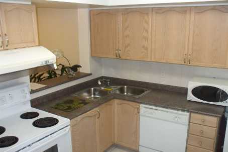 28 Sommerset Way #1520
