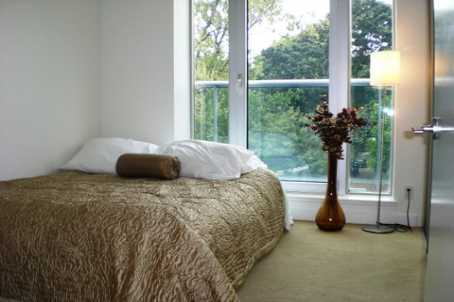 350 Wellington St, #205