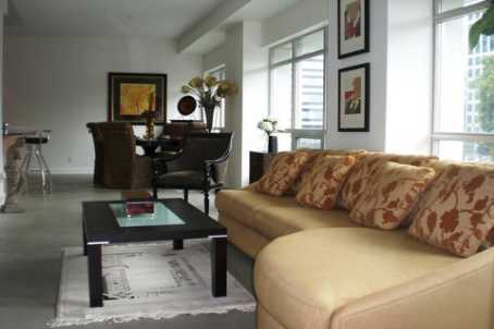 350 Wellington St, #205